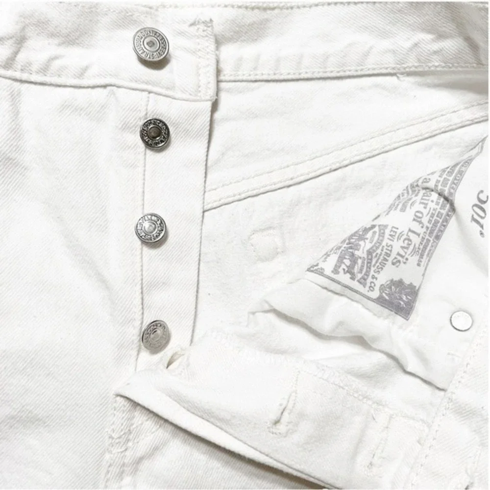 LEVI'S‎ 501 Denim Jean Short in Pearly White Size W30